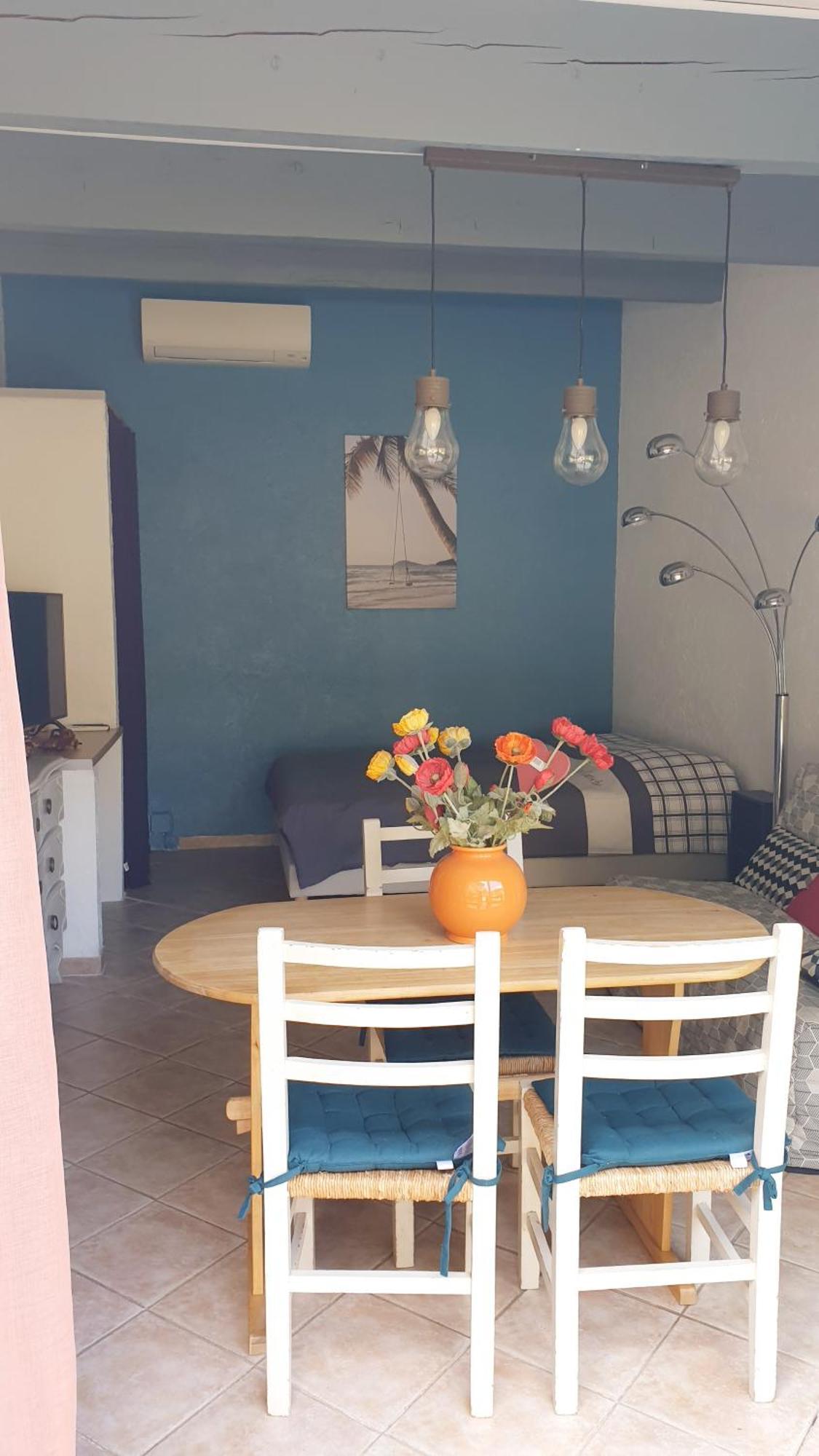 Studio 33 M2 Au Calme Proche Hyeres La Crau Esterno foto